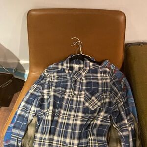 4xl button down